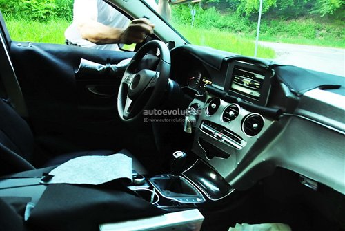 The change is very obvious, and the interior of Mercedes-Benz's new C-Class car is revealed for the first time.